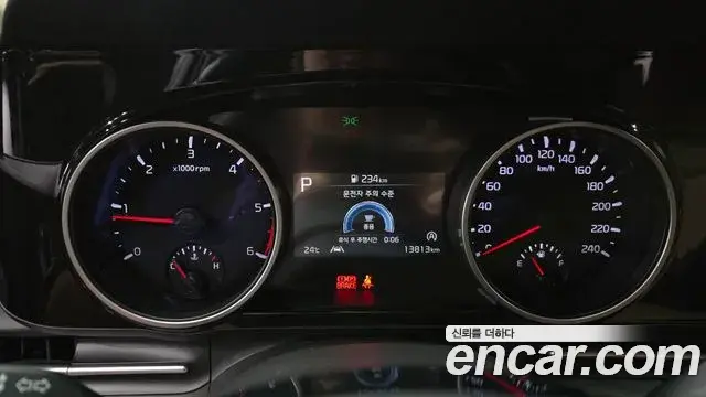 Kia Carnival 2021 — Фото 8/20
