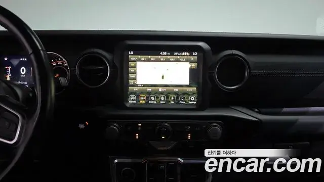 Jeep Wrangler 2021 — Фото 14/20