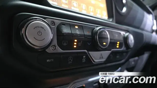 Jeep Wrangler 2021 — Фото 18/20