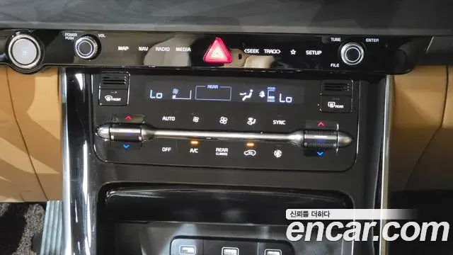 Kia Carnival 2021 — Photo 18/20