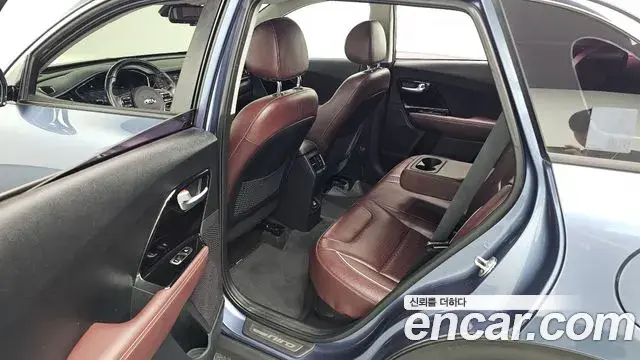 Kia Niro 2019 — Фото 12/20