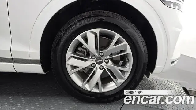 Genesis GV70 2021 — ფოტო 25/30