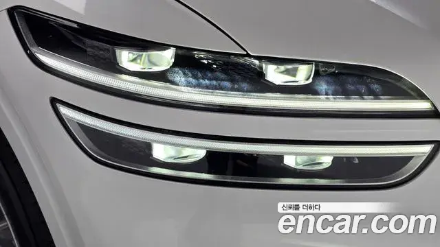Genesis GV70 2021 — ფოტო 20/30