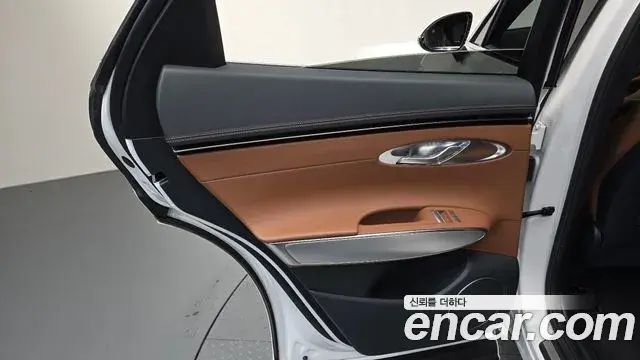 Genesis GV70 2021 — ფოტო 26/30