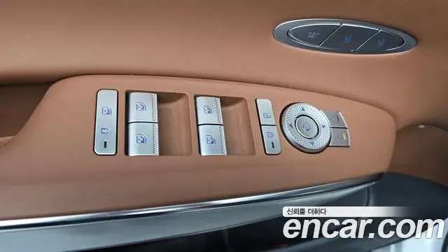 Genesis GV70 2021 — ფოტო 18/30