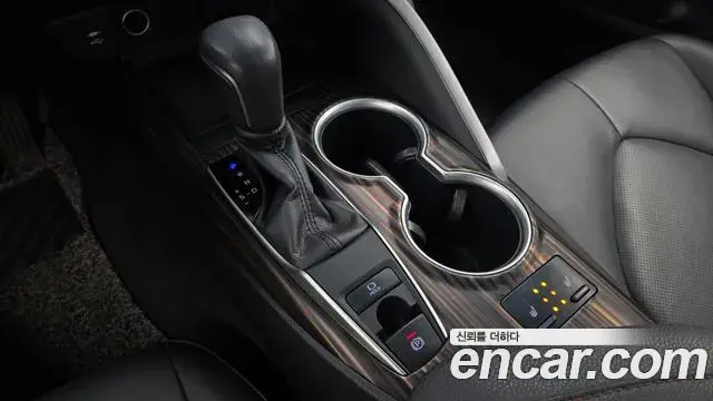 Toyota Camry 2018 — Фото 9/20