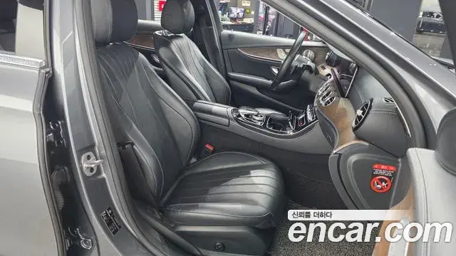 Mercedes-Benz E-Class 2018 — Фото 11/20