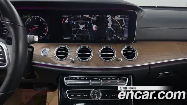 Mercedes-Benz E-Class 2018 — Фото 14/20