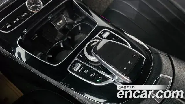 Mercedes-Benz E-Class 2018 — Фото 19/20