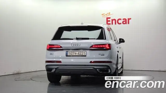 Audi Q7 2022 — Фото 3/20