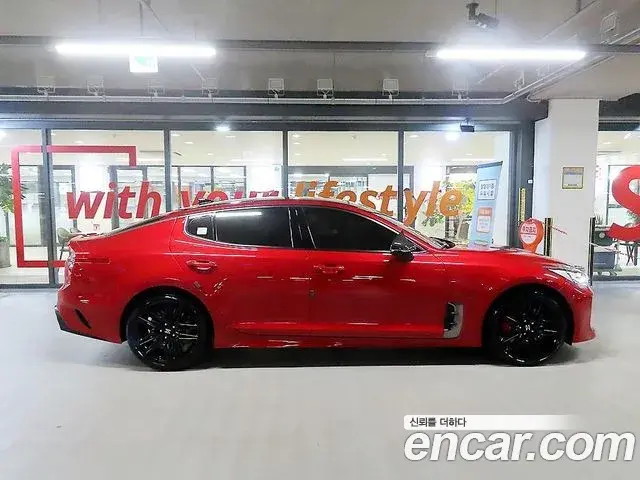 Kia Stinger 2018 — Фото 2/20