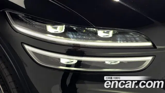 Genesis GV70 2023 — ფოტო 15/32