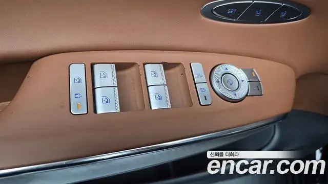 Genesis GV70 2023 — ფოტო 27/32