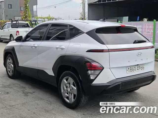 Hyundai Kona 2023 — Фото 2/7