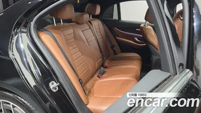 Mercedes-Benz E-Class 2021 — Фото 12/20