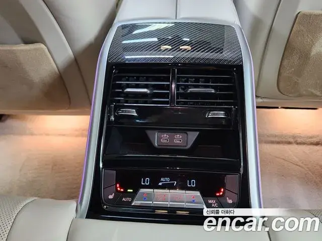 BMW 8 Series 2025 — Фото 16/20