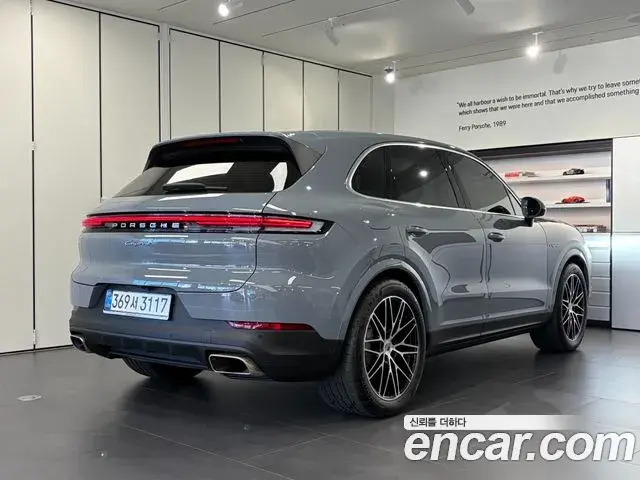 Porsche Cayenne 2025 — Фото 1/20