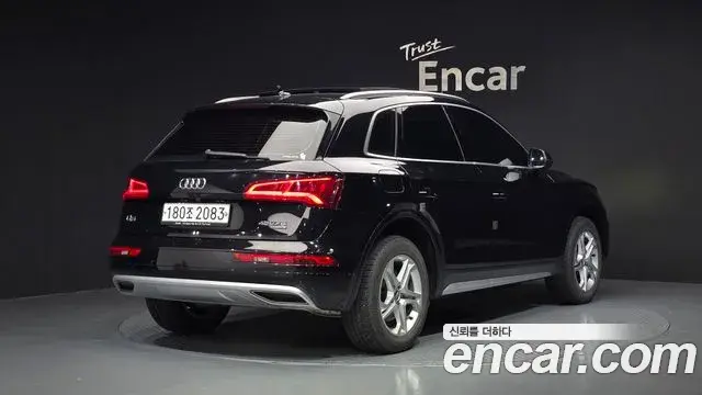 Audi Q5 2020 — Фото 2/20