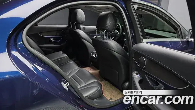Mercedes-Benz C-Class 2019 — Фото 12/20