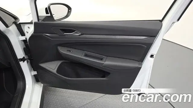 Volkswagen Golf 2025 — ფოტო 10/30