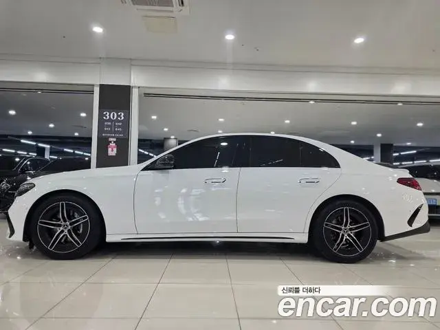 Mercedes-Benz E-Class 2025 — Photo 3/19