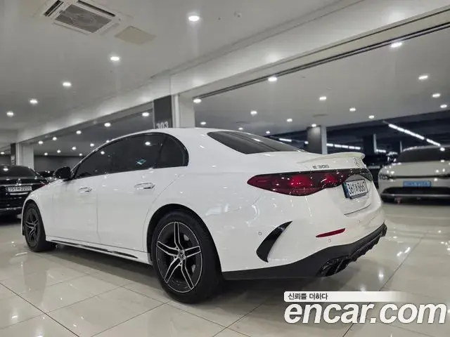Mercedes-Benz E-Class 2025 — Photo 4/19
