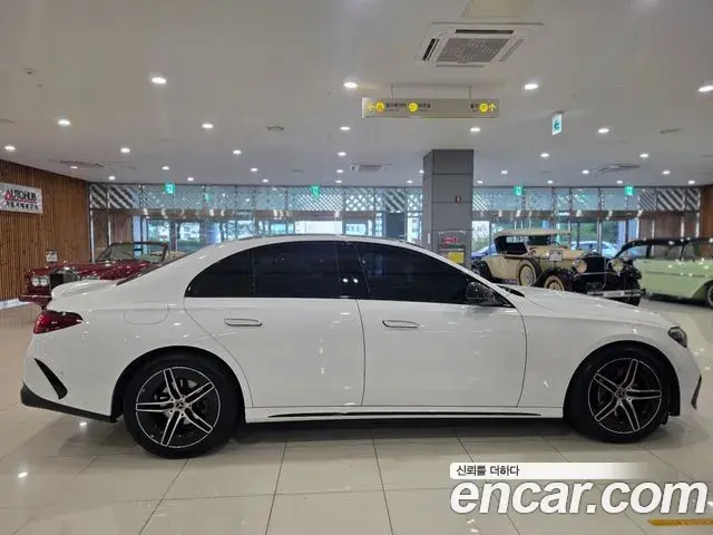 Mercedes-Benz E-Class 2025 — Photo 7/19