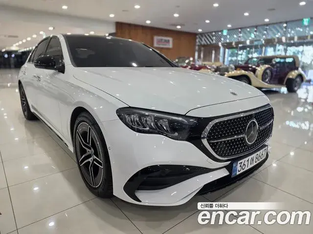 Mercedes-Benz E-Class 2025 — Photo 8/19