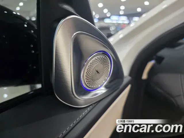 Mercedes-Benz E-Class 2025 — Photo 11/19