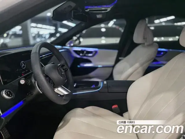 Mercedes-Benz E-Class 2025 — Photo 12/19