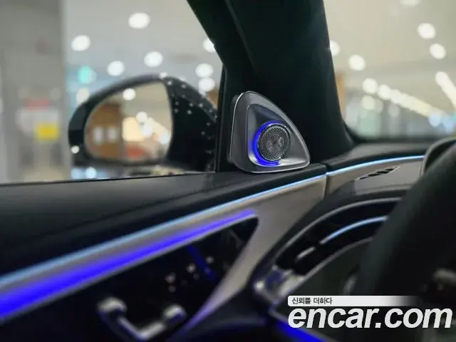 Mercedes-Benz E-Class 2025 — Photo 16/19