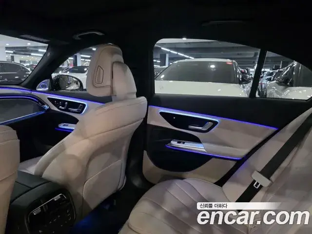 Mercedes-Benz E-Class 2025 — Photo 17/19