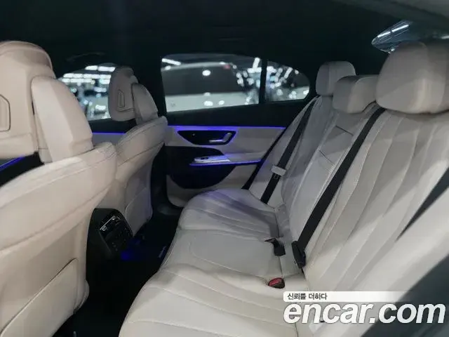 Mercedes-Benz E-Class 2025 — Photo 18/19