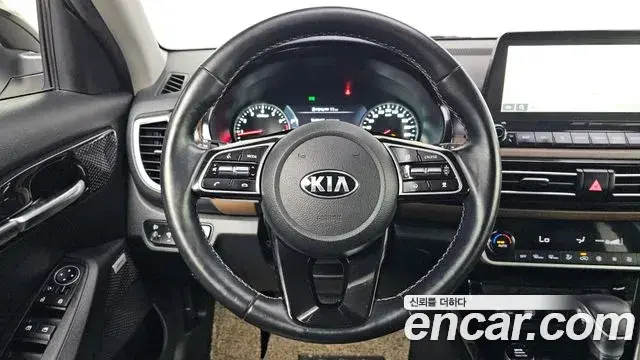Kia Seltos 2019 — Фото 17/20