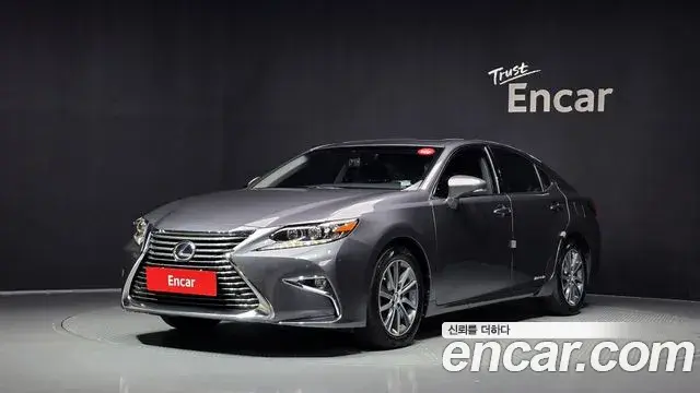 Lexus ES300h 2018 — Photo 1/20