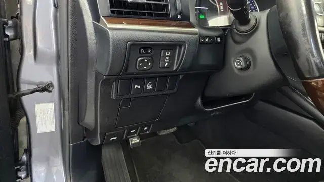 Lexus ES300h 2018 — Photo 16/20