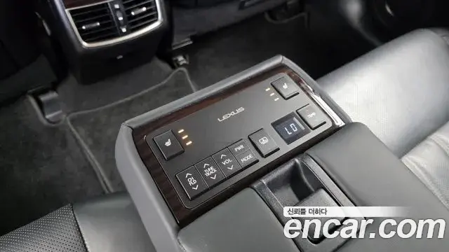 Lexus ES300h 2018 — Photo 19/20