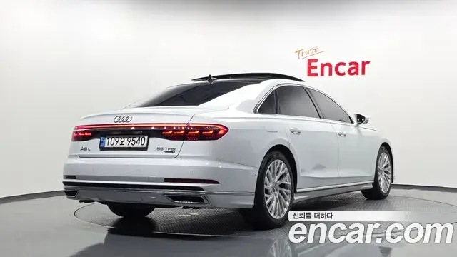 Audi A8 2019 — Фото 2/20