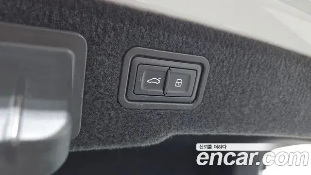Audi A8 2019 — Фото 19/20