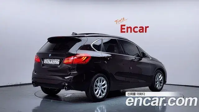 BMW 2 Series Active Tourer 2020 — Photo 8/20