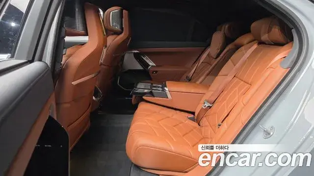 BMW 7 Series 2025 — Фото 12/20