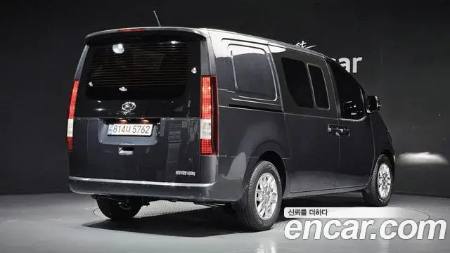 Hyundai Staria 2022 — Фото 1/20