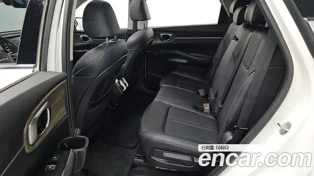 Kia Sorento 2022 — Фото 11/20