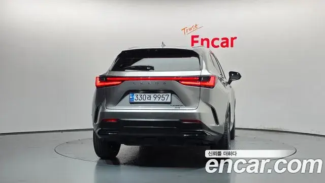 Lexus NX350h 2023 — Photo 6/34