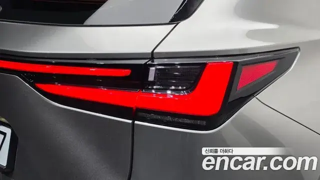 Lexus NX350h 2023 — Photo 2/34