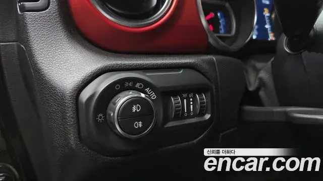 Jeep Wrangler 2021 — Фото 19/20