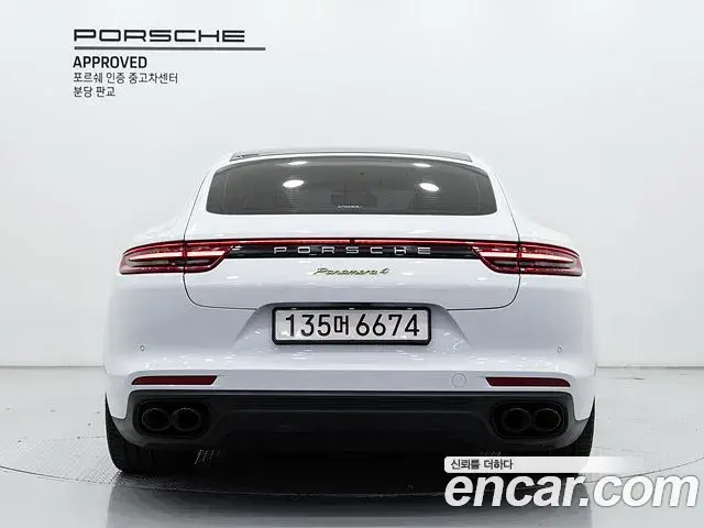 Porsche Panamera 2019 — Фото 3/19