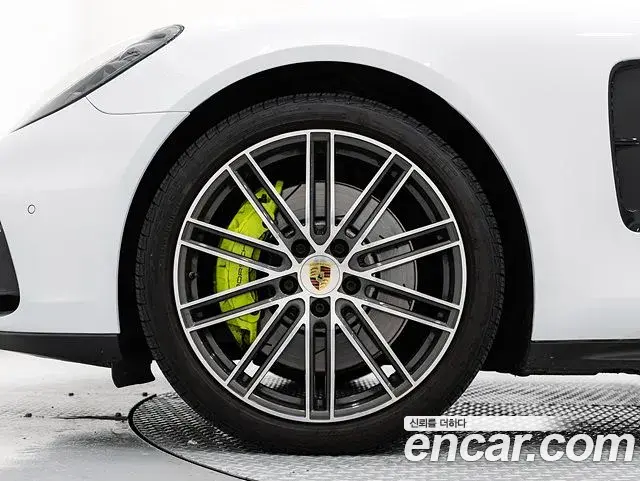 Porsche Panamera 2019 — Фото 4/19