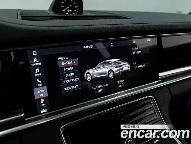 Porsche Panamera 2019 — Фото 17/19