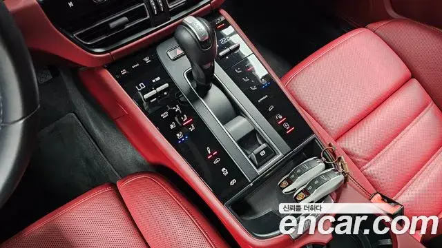 Porsche Macan 2022 — Şəkil 17/32